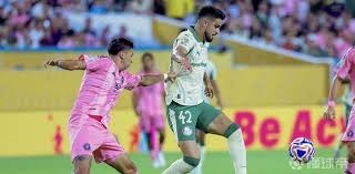 勇士这两首发纯纯黑洞！穆迪攻守全崩难稳定，格林太影响节奏了！